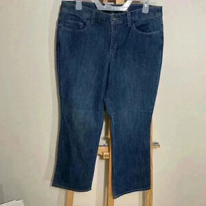 Christopher and Banks modern fit short size 10 blue jeans women’s ￼